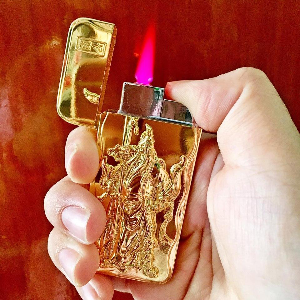 BẬT LỬA KHÈ HÌNH QUAN CÔNG VÀNG (CÓ HỘP) - (XÀI GAS) - Gia Phú Store