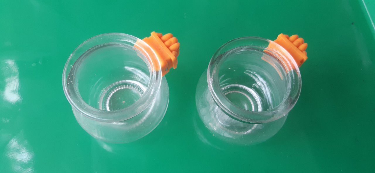 2 cóng thủy tinh cho lồng nuôi chim