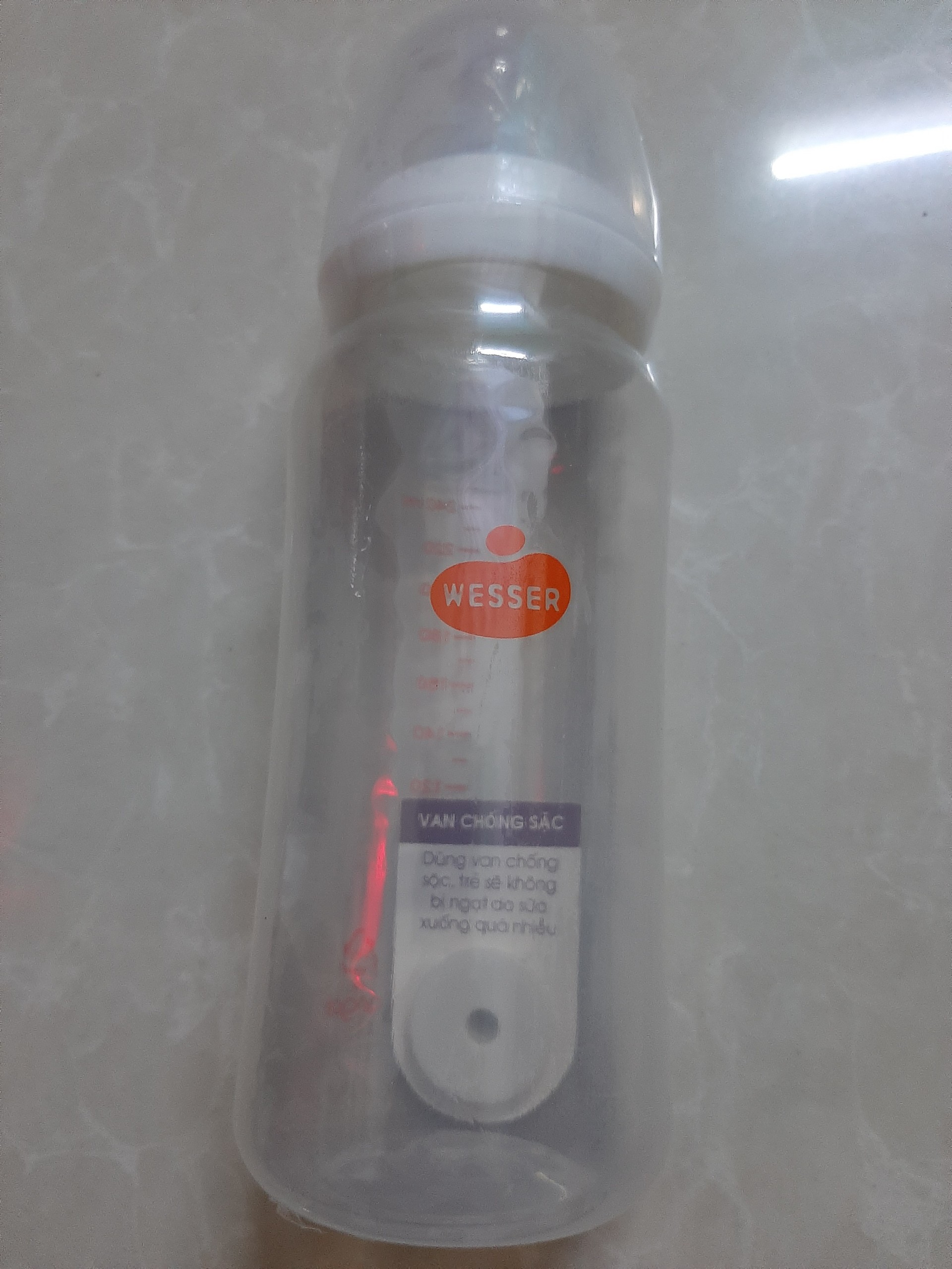 Bình sữa Wesser màu trắng 250ml(mẫu mới)