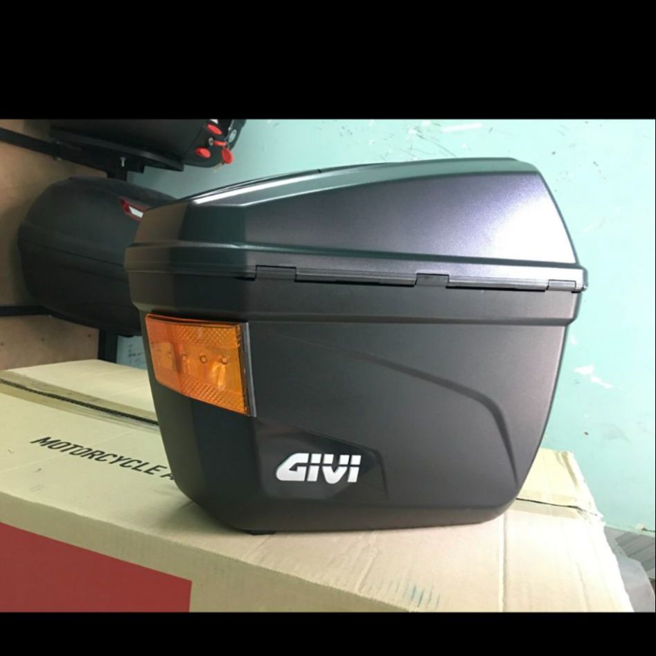 Thùng hông Givi E22NS lắp cho HONDA Rebel