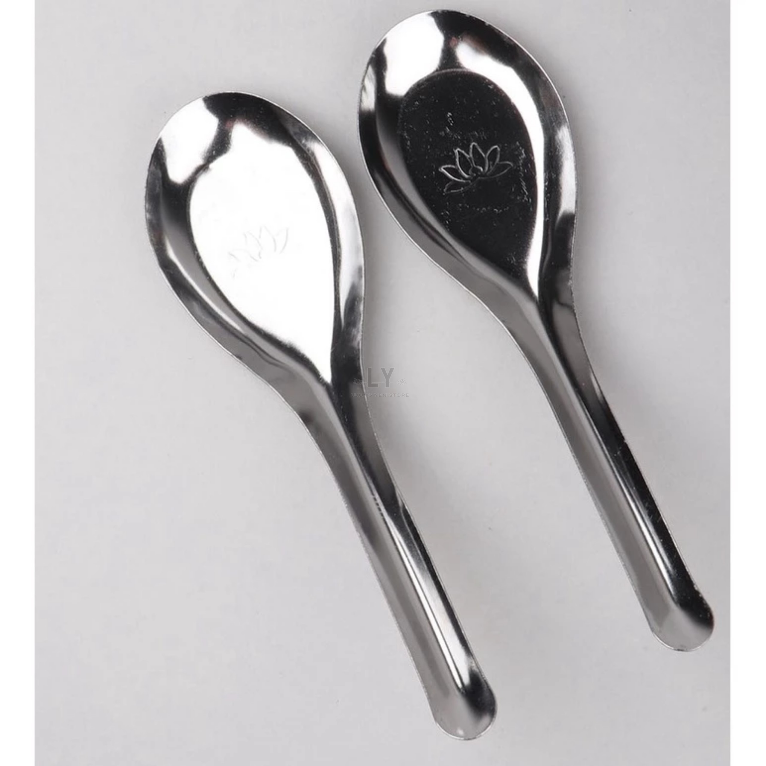 1 cái muỗng canh chất liệu inox dài 15cm, thìa dày cao cấp bền đẹp