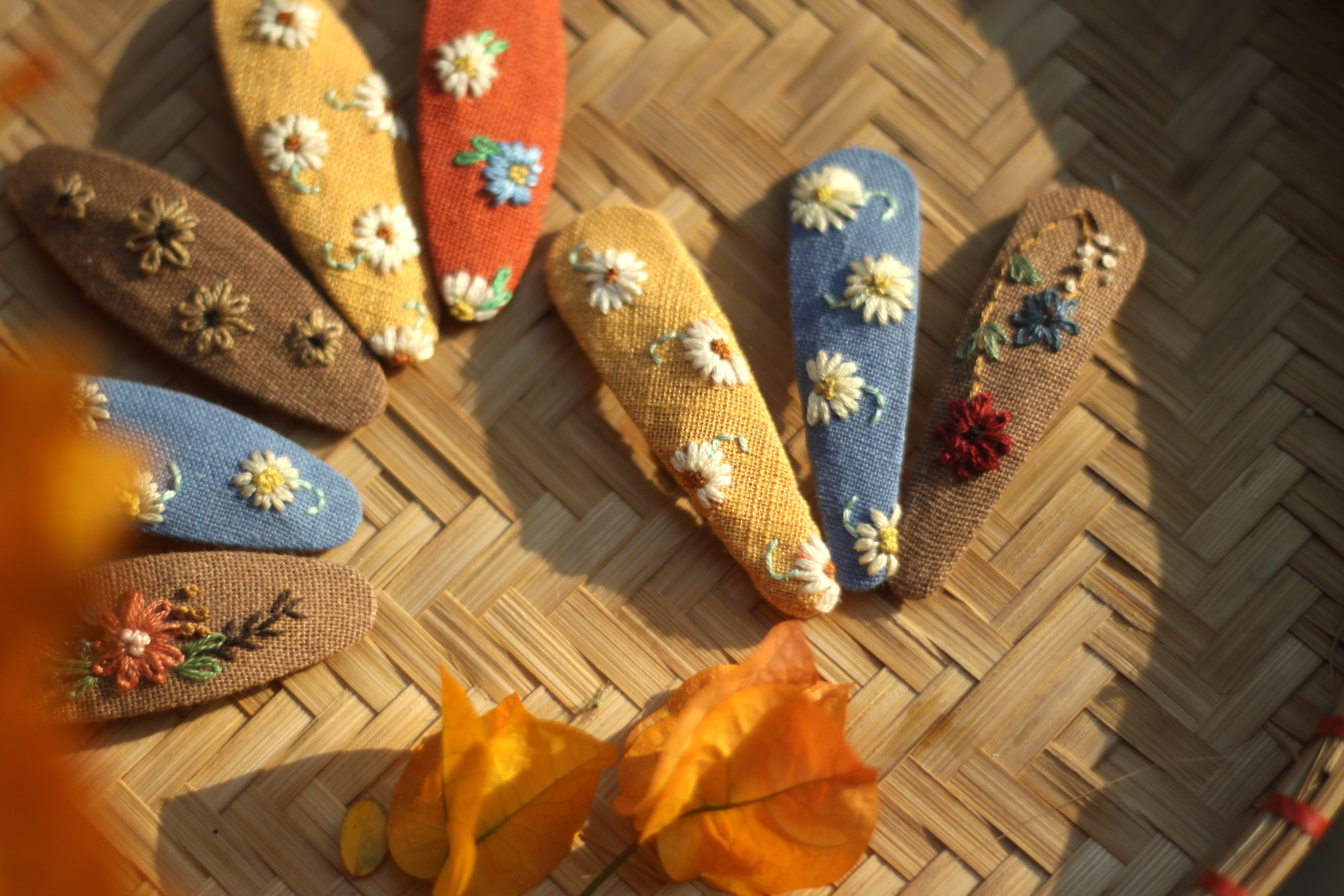 SET 2 KẸP TÓC HANDMADE THÊU TAY chat để chọn mẫu