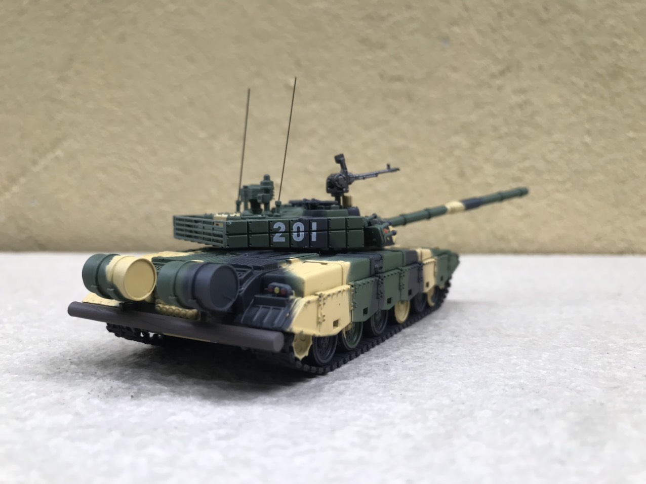 Mô hình Quân sự xe TANK T-99 1:72