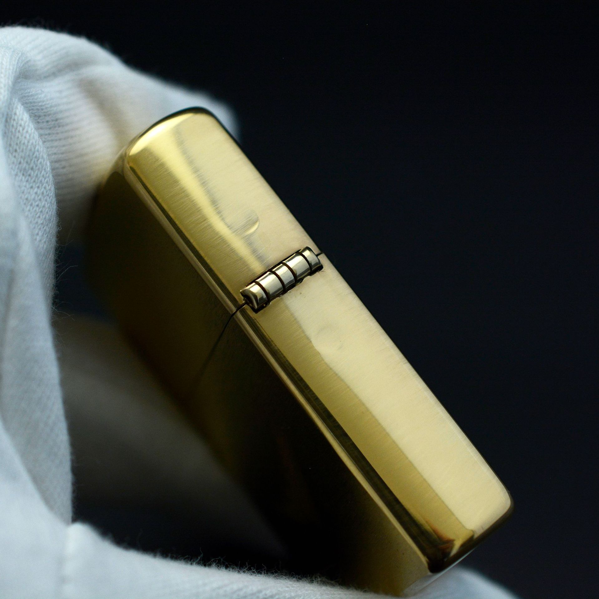 Bật lửa Zippo chính hãng có tem đỏ  - Zippo Brushed Brass 204B