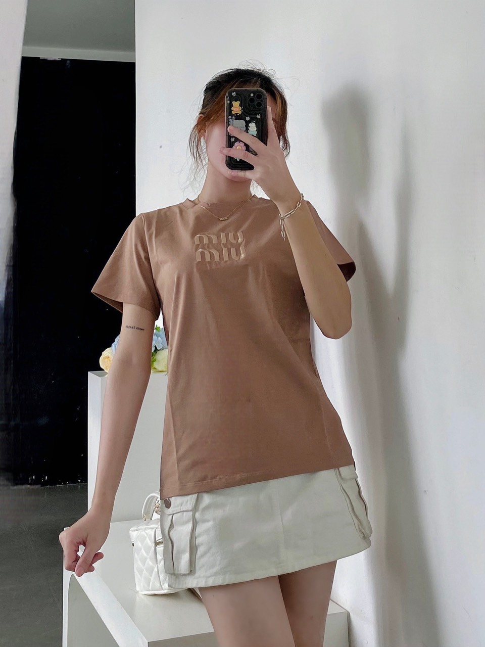 Áo thun Thái dáng vừa thêu chữ MM