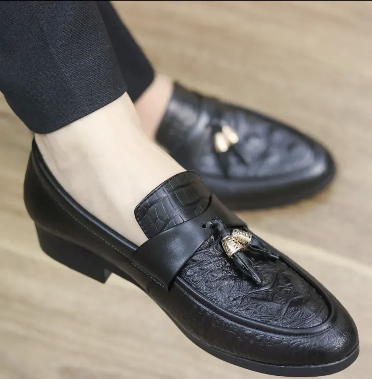 Giày tây lười da dập phối chuông vàng lịch lãm