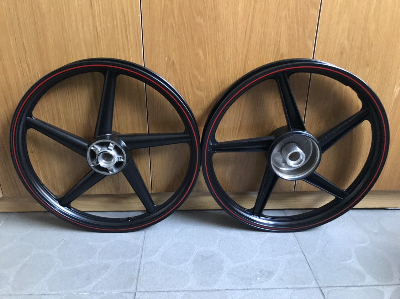 MÂM VÀNH ĐÚC 5 CÂY THẲNG PHANH ĐĨA(THẮNG) CHO WAVE ZX 110 FUTURE I ĐĨA 5 LỖ TRƯỚC SAU MÁ ĐÙM NHỎ GẮN ZIN THEO XE KHÔNG CHẾ CHÁO(KIỂU SU XÌ PO)