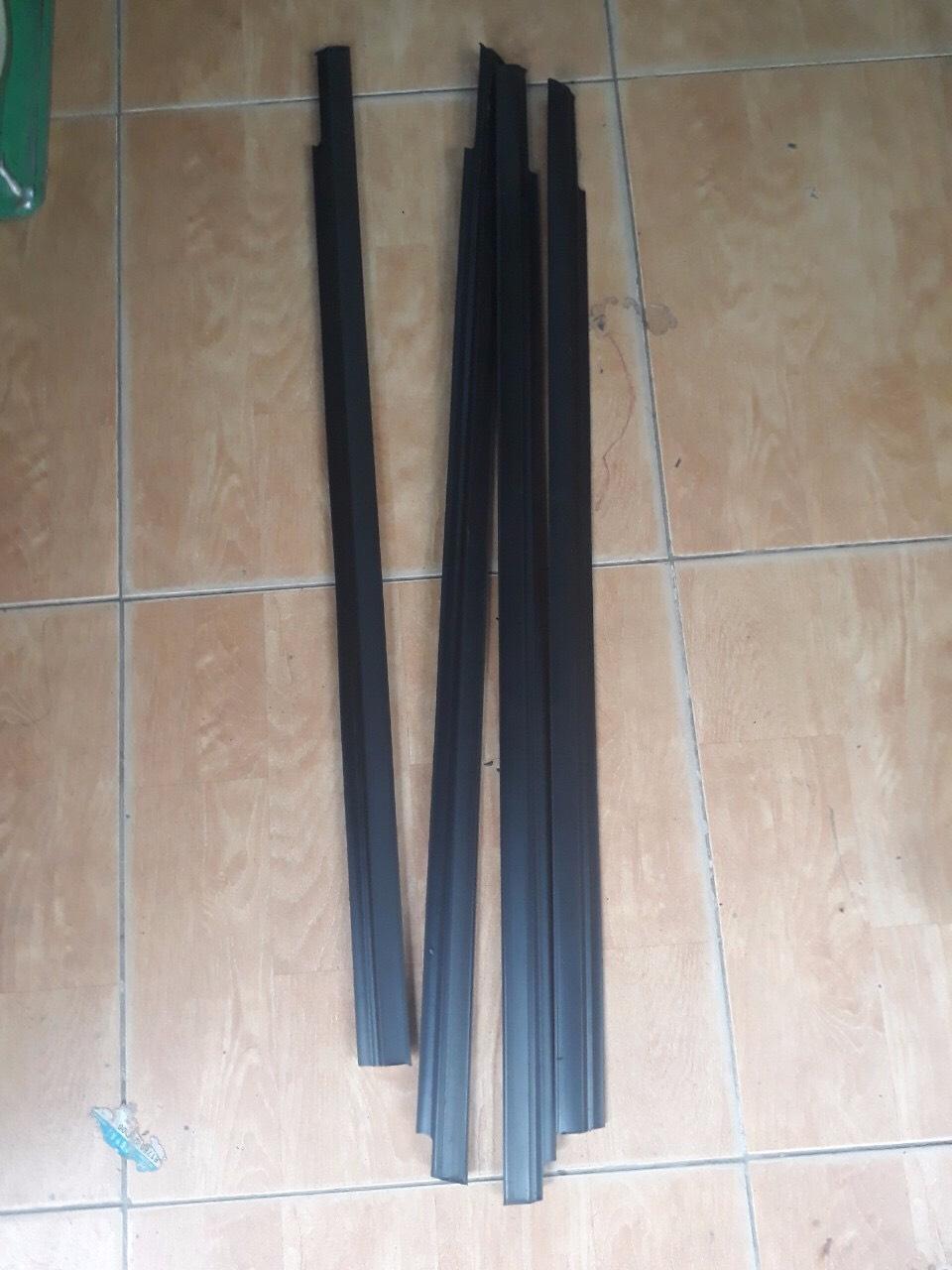 nẹp chân kính Matiz 1 , Matiz 2 ( đời 99-08/ nẹp ngoài / giá 1 bộ 4 thanh như ảnh )