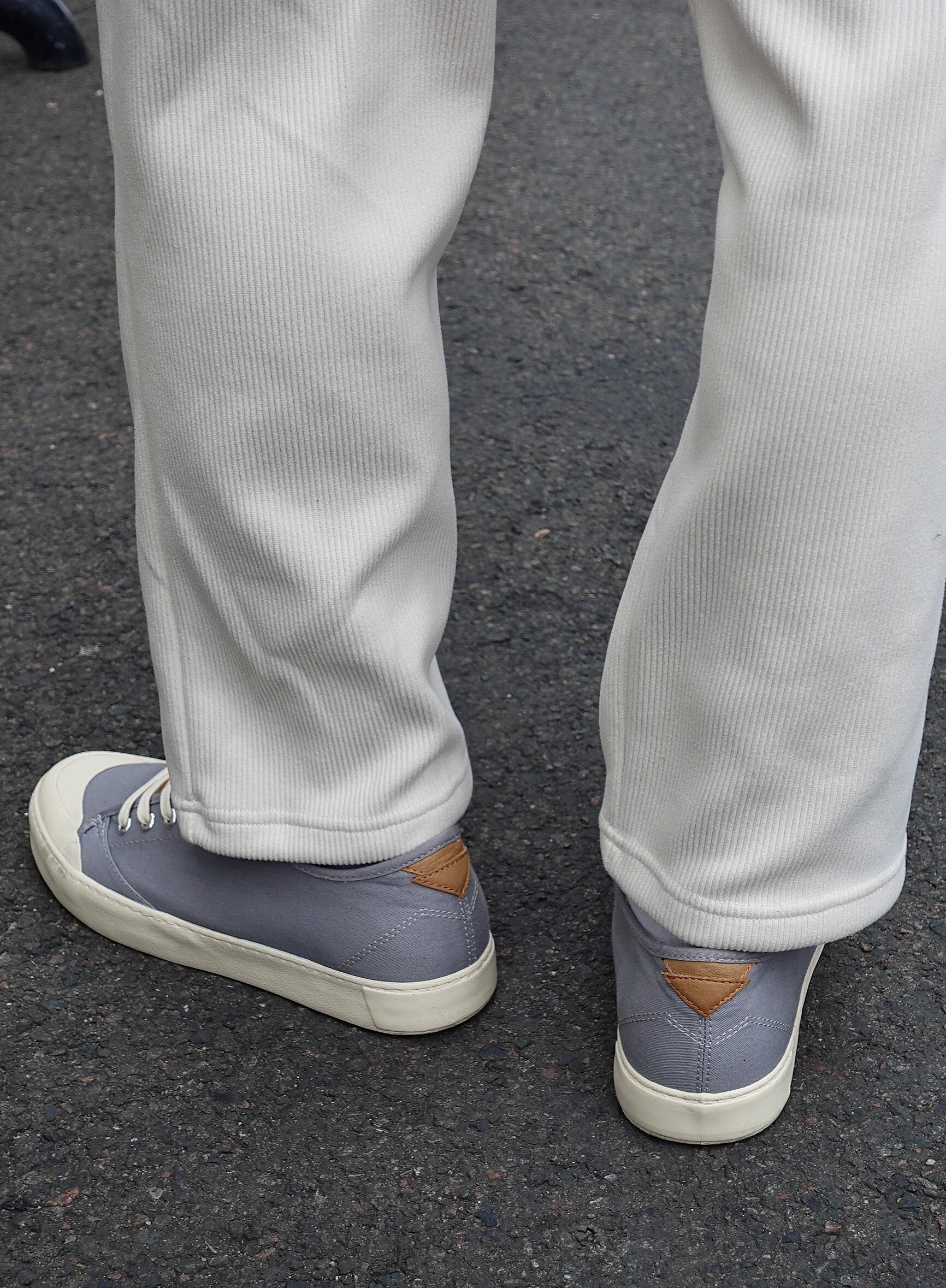 Giày Sneaker Vải Canvas Nam Nữ E16 Grey Dincox