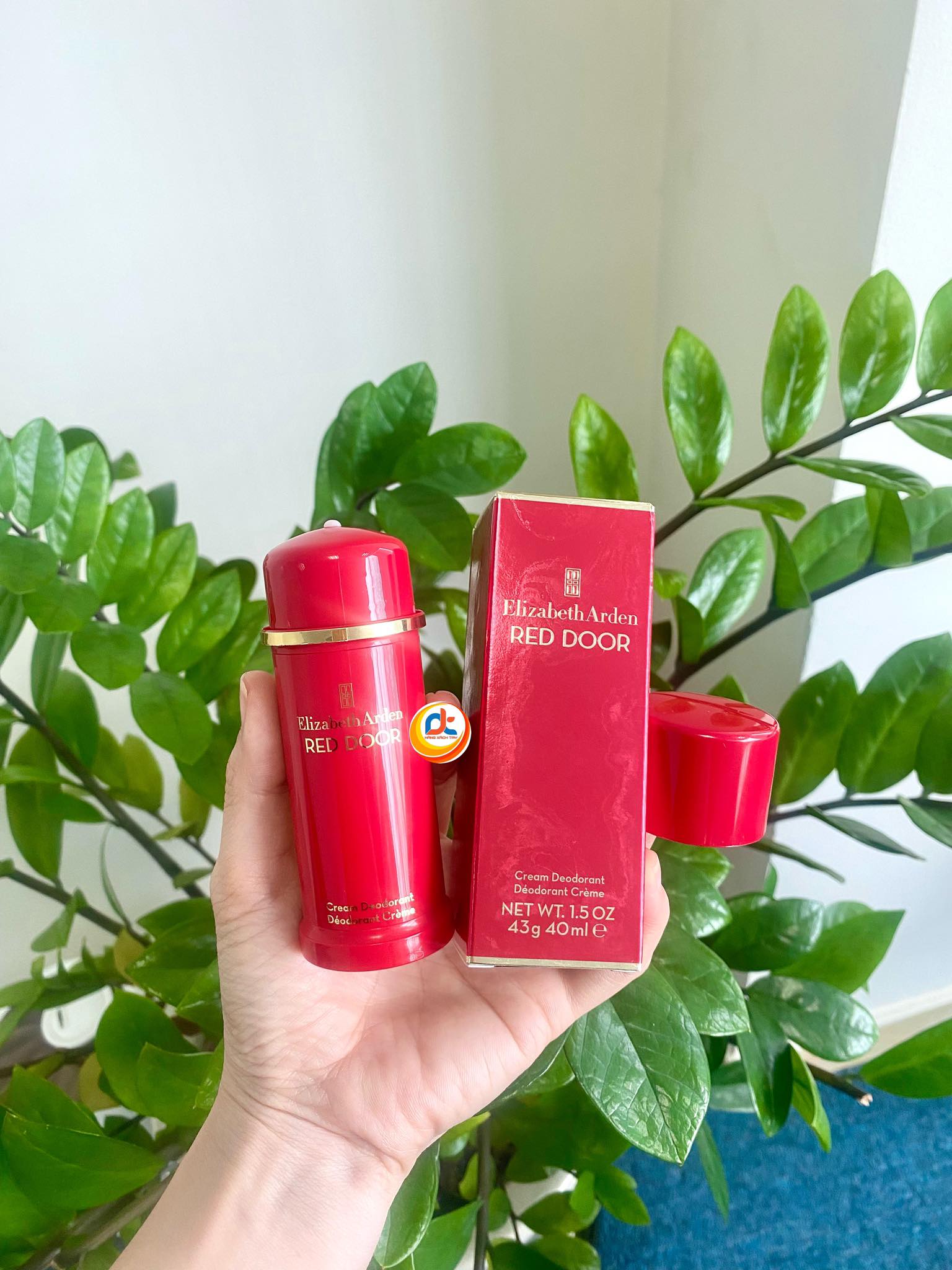 Lăn khử mùi nữ elizabeth arden red door