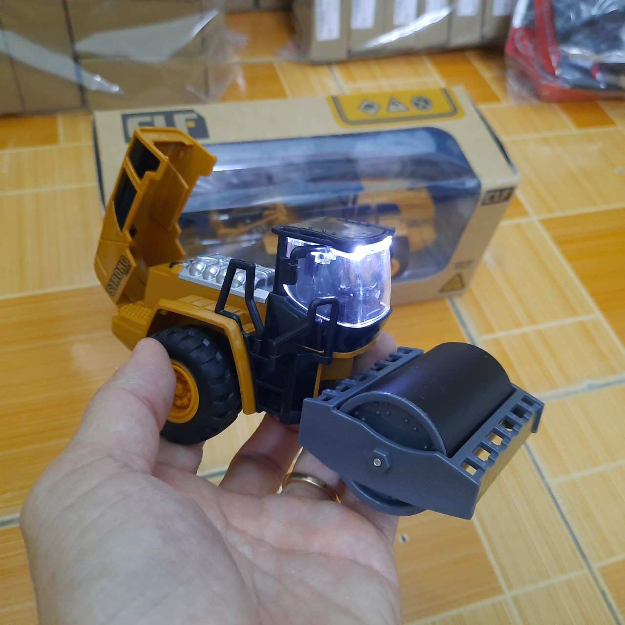 Xe lu đất đồ chơi trẻ em bằng sắt mô hình tỉ lệ 1:50