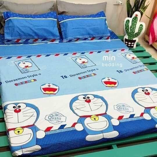 Set 4 Món Chăn Hè Trần Bông, Ga và 2 Vỏ Gối Chất Cotton Poly Mẫu DORAEMON TEM THƯ
