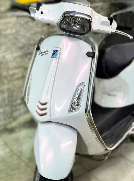 Decal dán xe trắng ngọc trai ánh vàng khổ 0.75m Giá 55,000 Đồng*Miễn phí vận chuyển