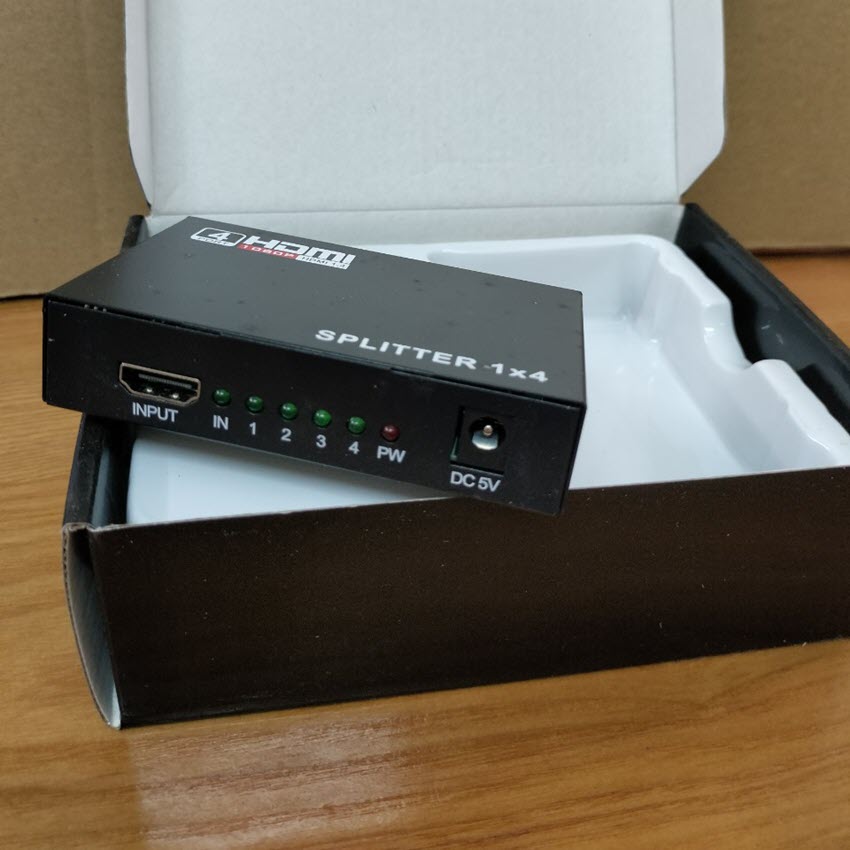 Bộ chia cổng HDMI 1 ra 4 màu đen