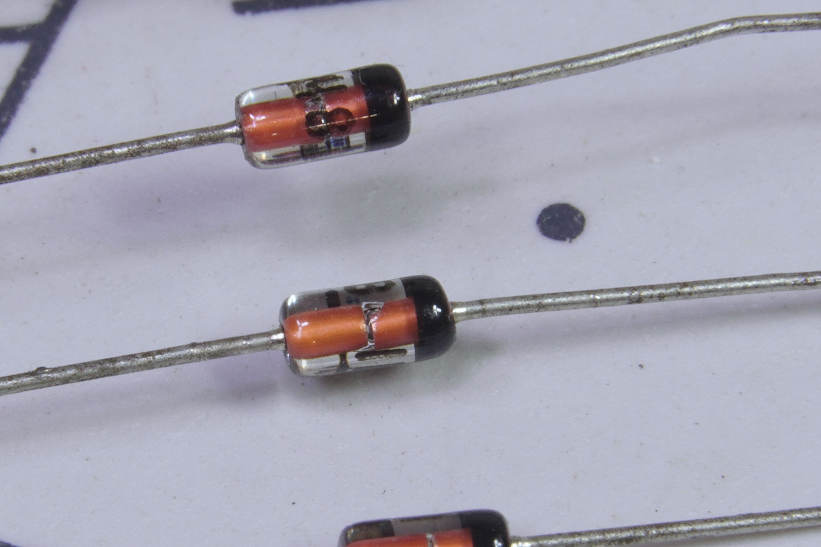 Diode zener 0.5w diode ổn áp điện áp 5v1 18v.. diot zenner bếp từ