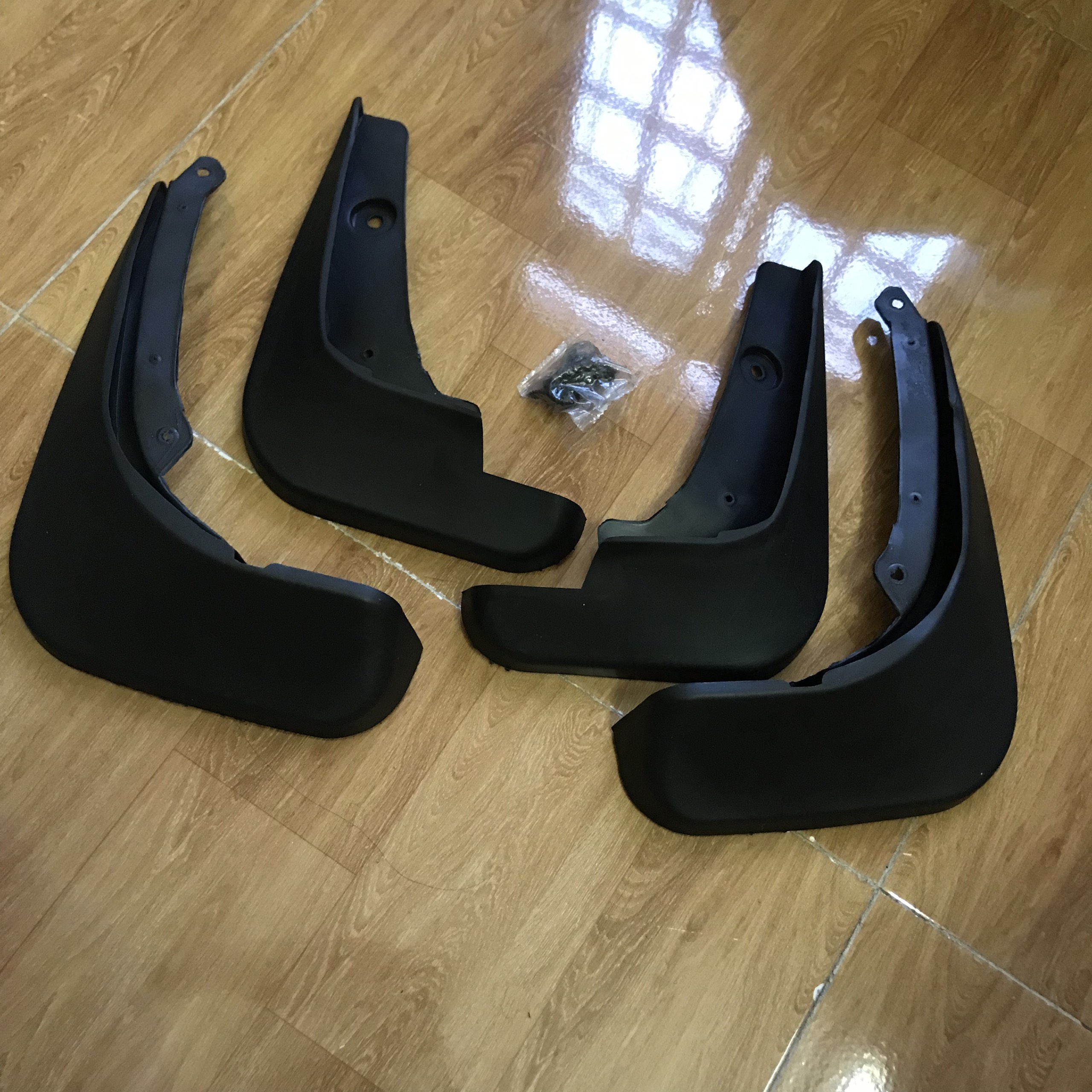Chắn bùn xe Lacetti nhập , Cruze 2010-2016