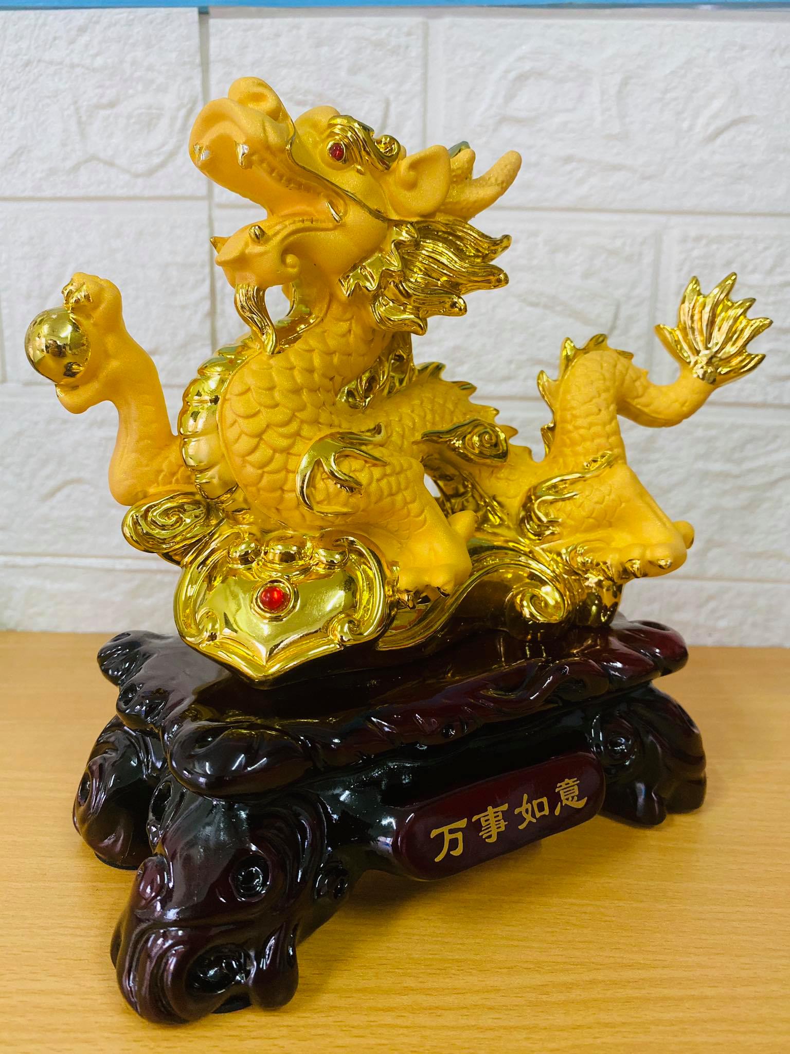 Tượng rồng vàng phong thủy may mắn