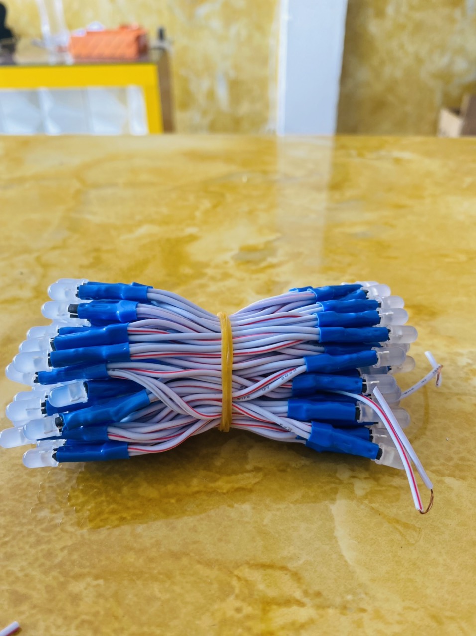 LED RUỒI ( LED 5MM) 5V ( 1 cuộn 100 con)