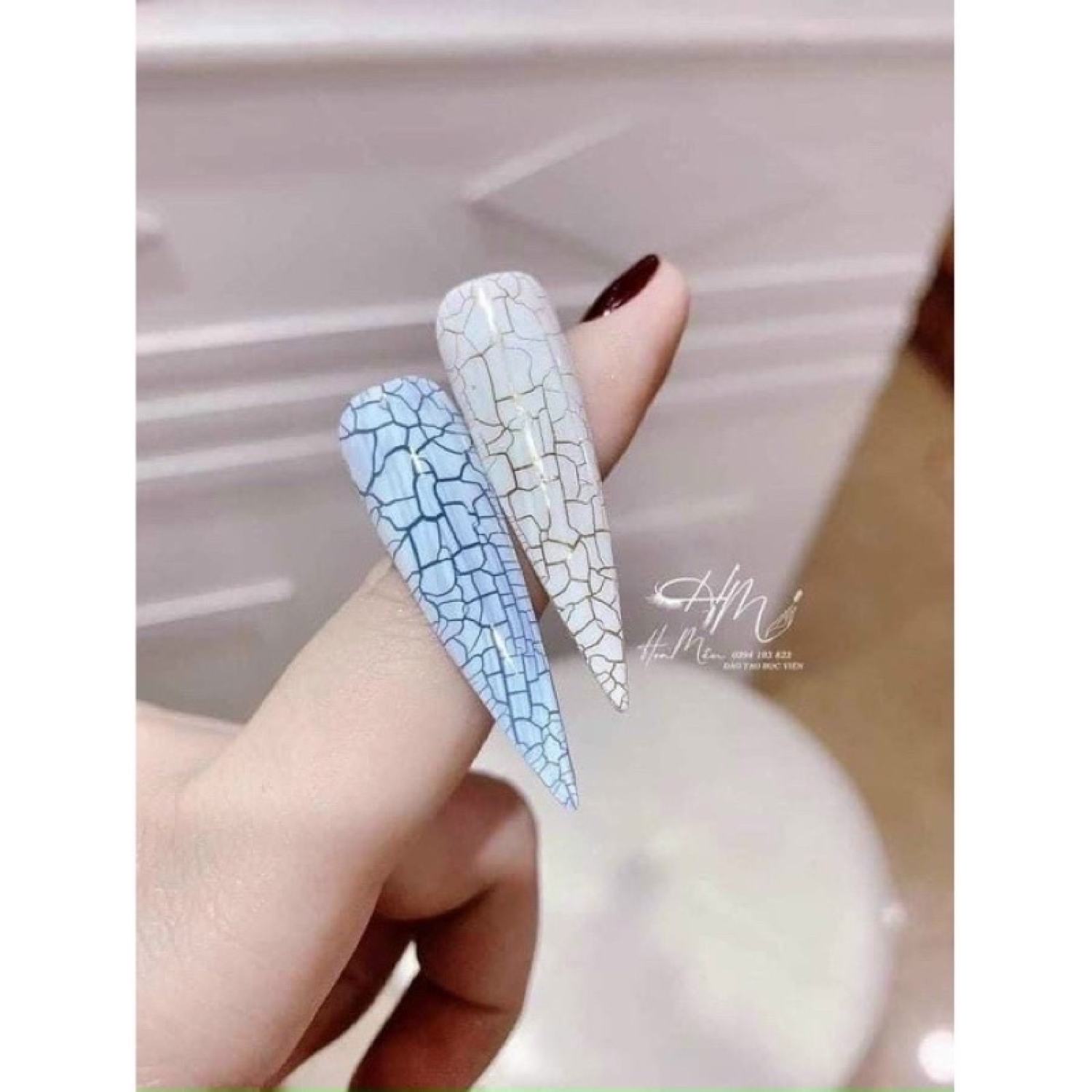 Sơn ɡel nứt Very Good Nail 2 màu trắng đen