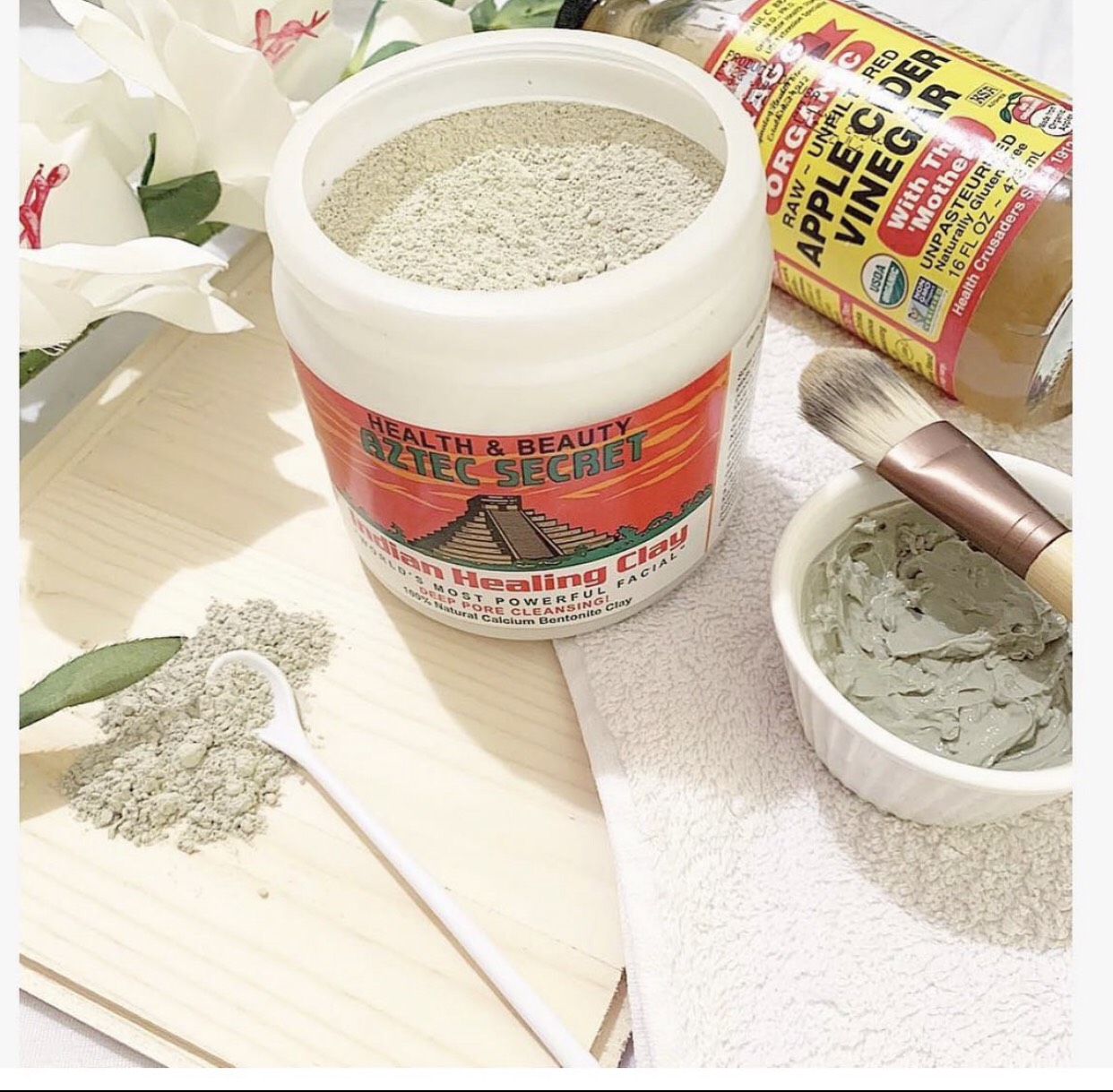 Aztec Secret và Bragg: mặt nạ giảm mụn sáng da