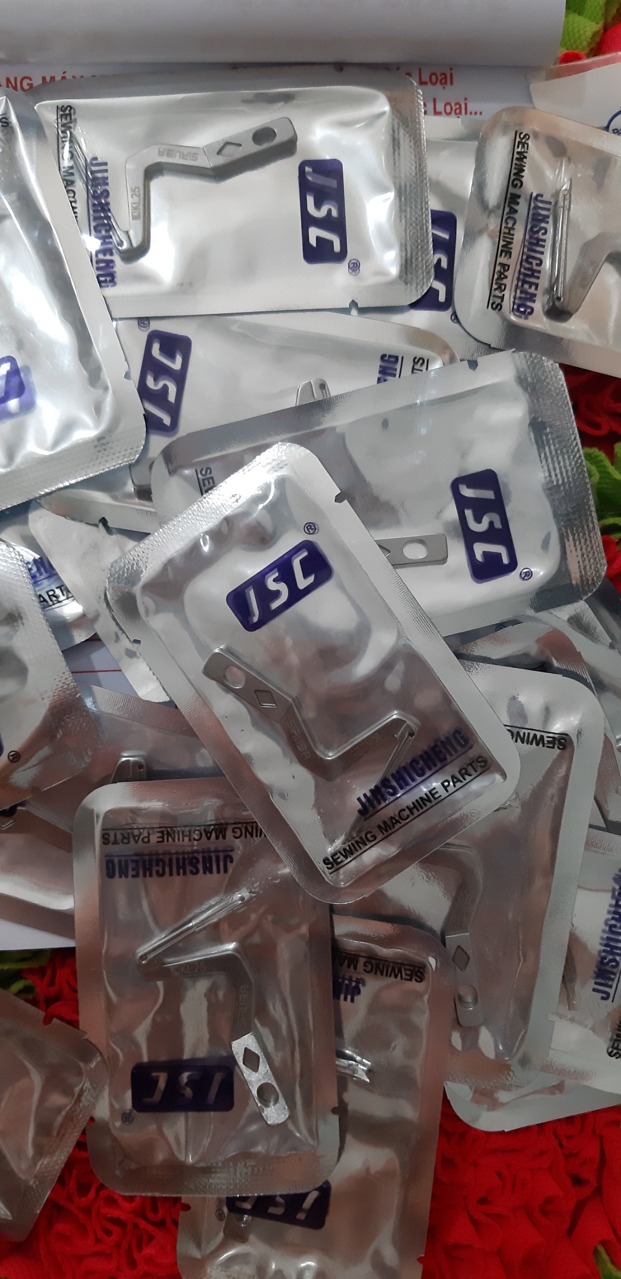 móc máy vắt sổ siruba F 747
