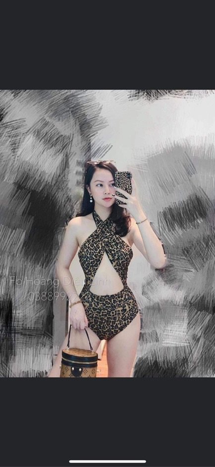 Bikini xẻ ngực da beo