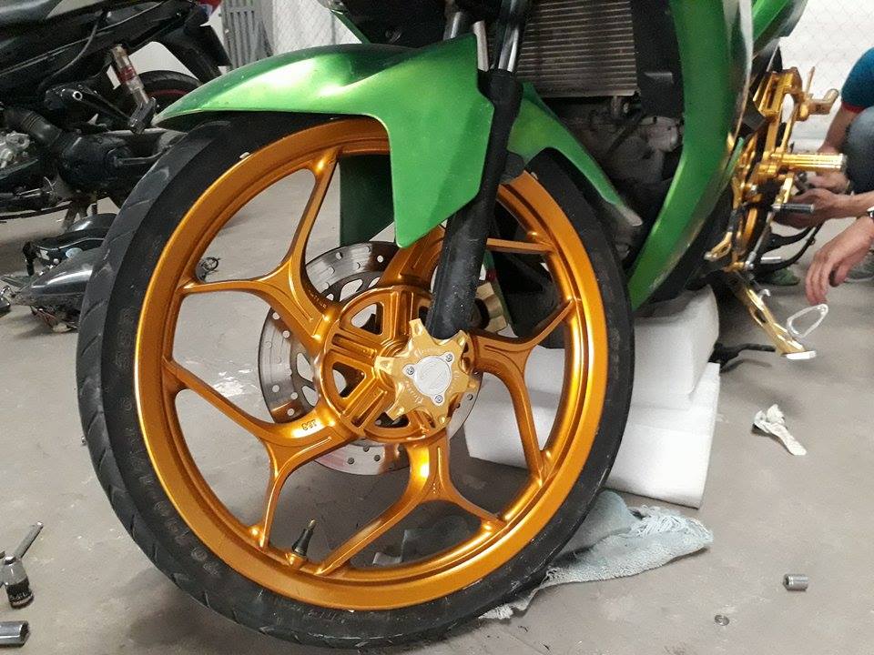 Sơn xịt samurai màu vàng honda 1102