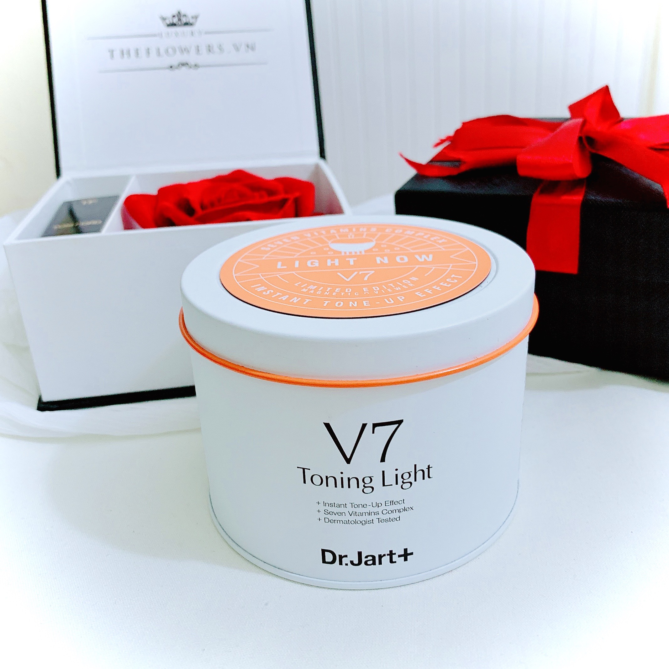 KEM DƯỠNG TRẮNG DA V7 TONING LIGHT