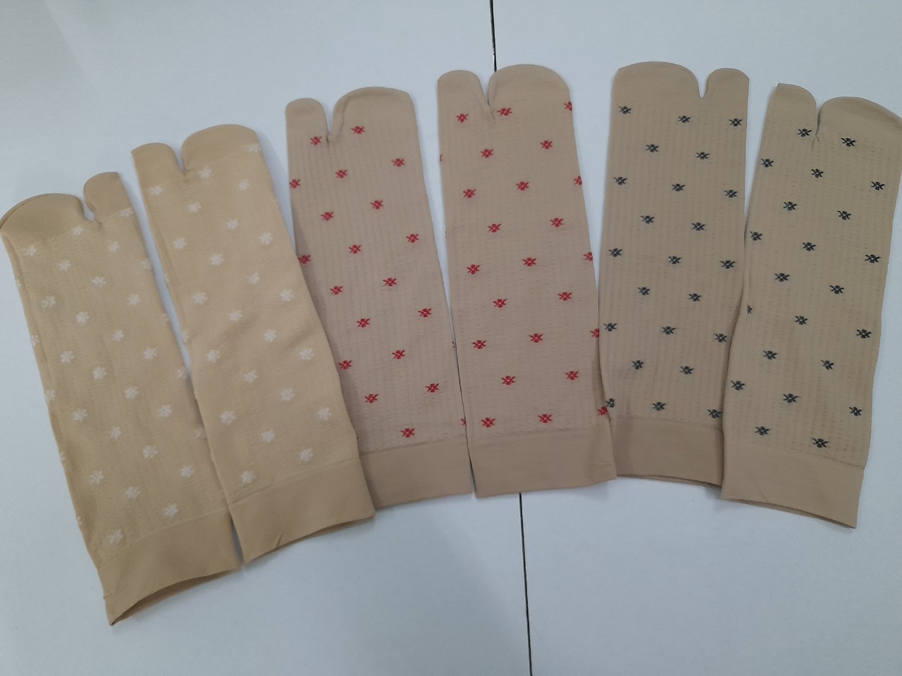 Vớ nữ  xỏ ngón shop Chất liệu thun 100% Cotton Dệt Kim mềm mại, co giãn tốt, thấm hút mồ hôi tốt, thoải mái khi mang
