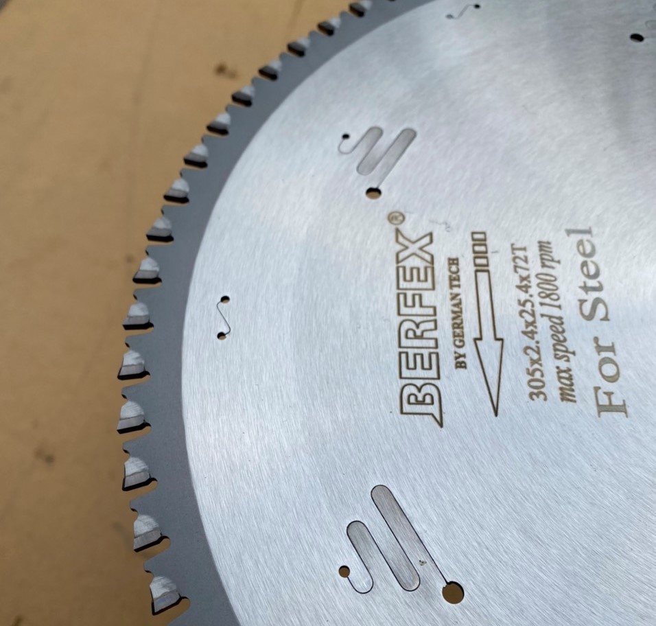 Lưỡi cắt - đĩa cắt sắt hợp kim tua chậm 305*2.4*25.4*72T