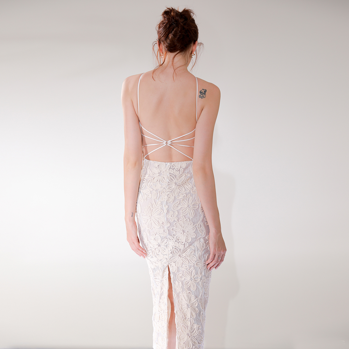 ELPIS - Đầm ôm dài cổ yếm cut-outs SS22D09