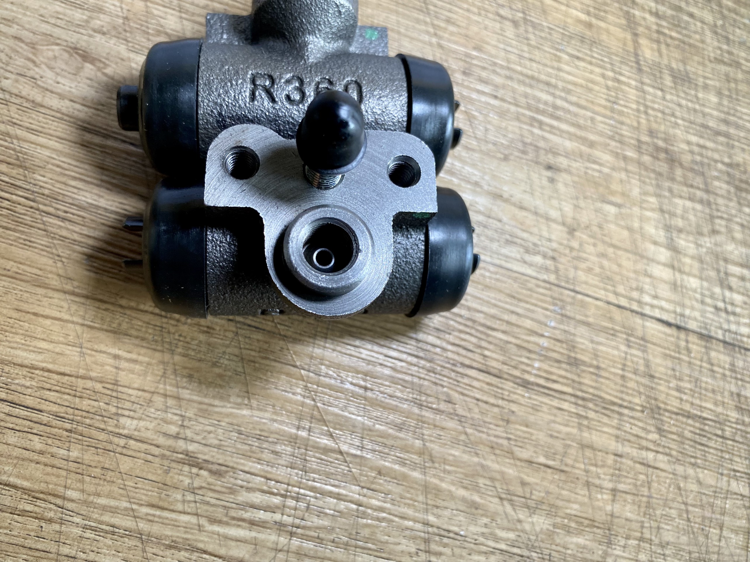 XY LANH THẮNG BÁNH SAU MITSUBISHI XPANDER