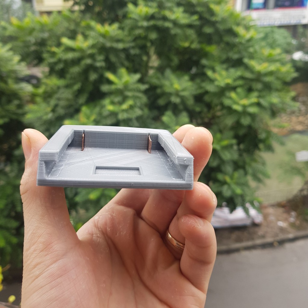 Đế pin Bosh. 18V có tiếp điểm