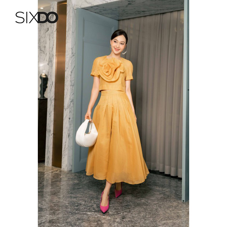 Áo nữ cộc tay phối hoa ngực SIXDO (Yellow Top With Flower)