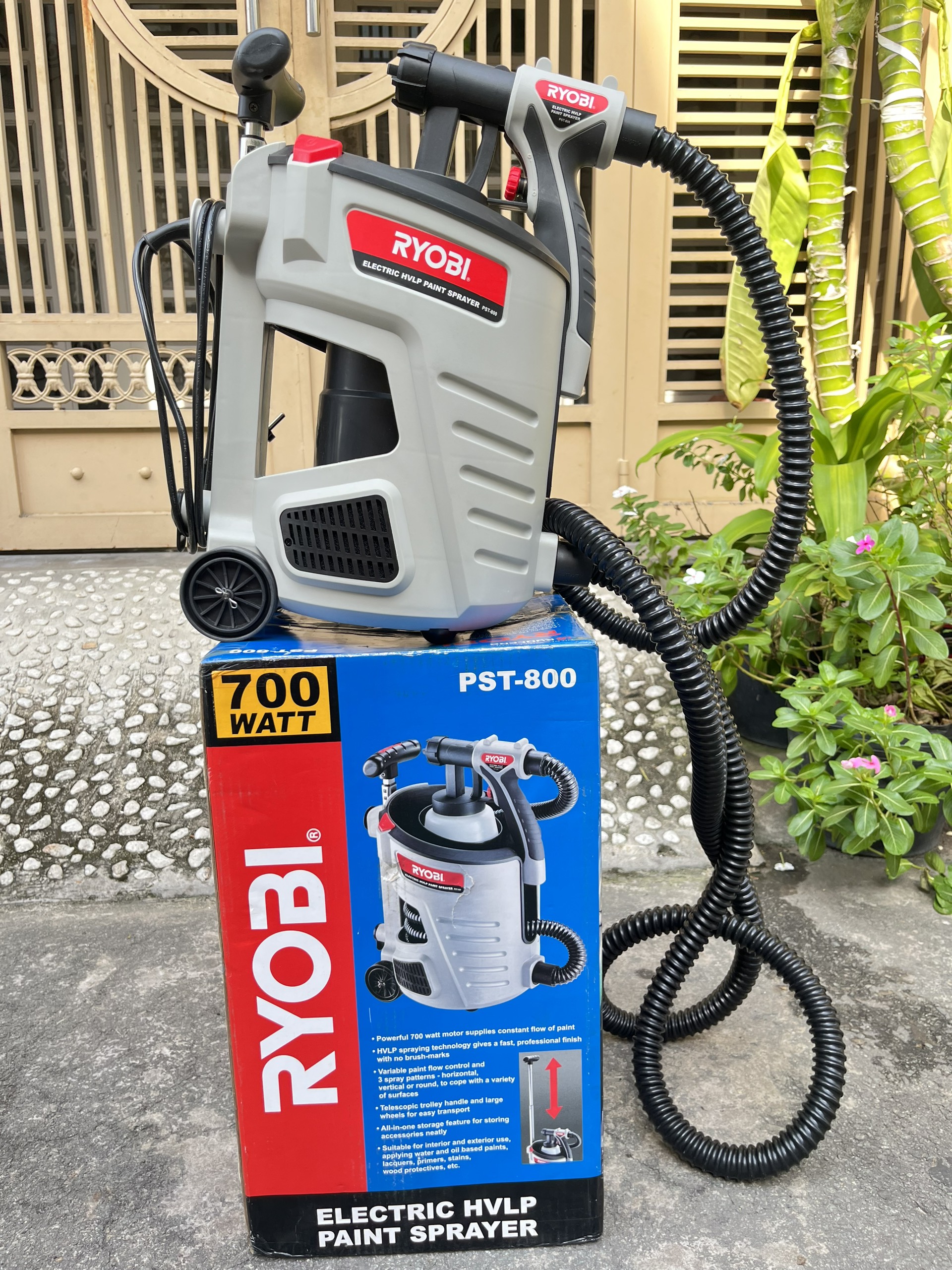 Máy phun sơn cầm tay 700W Ryobi PST- 800