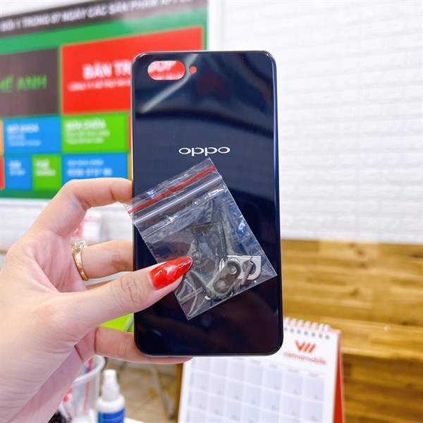 Nắp lưng Oppo A3s chọt sim trên