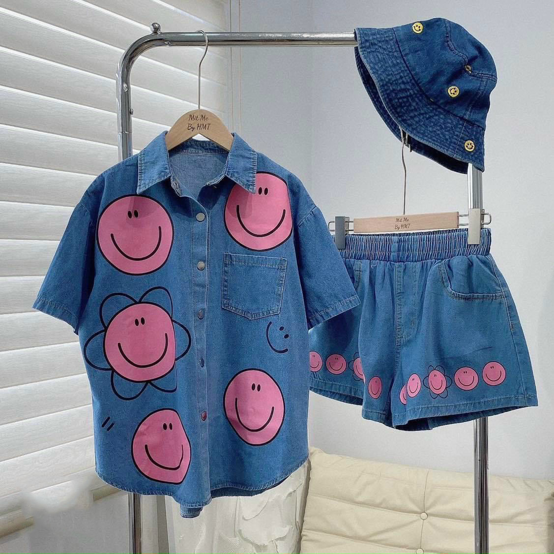 Set jean sơ mi mặt cười cute form rộng xinh
