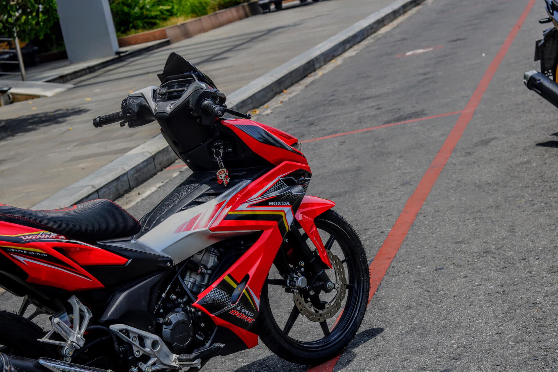 Tem rời dán xe winner x mẫu đỏ đen cực đẹp, hàng 3 lớp chất lượng cao