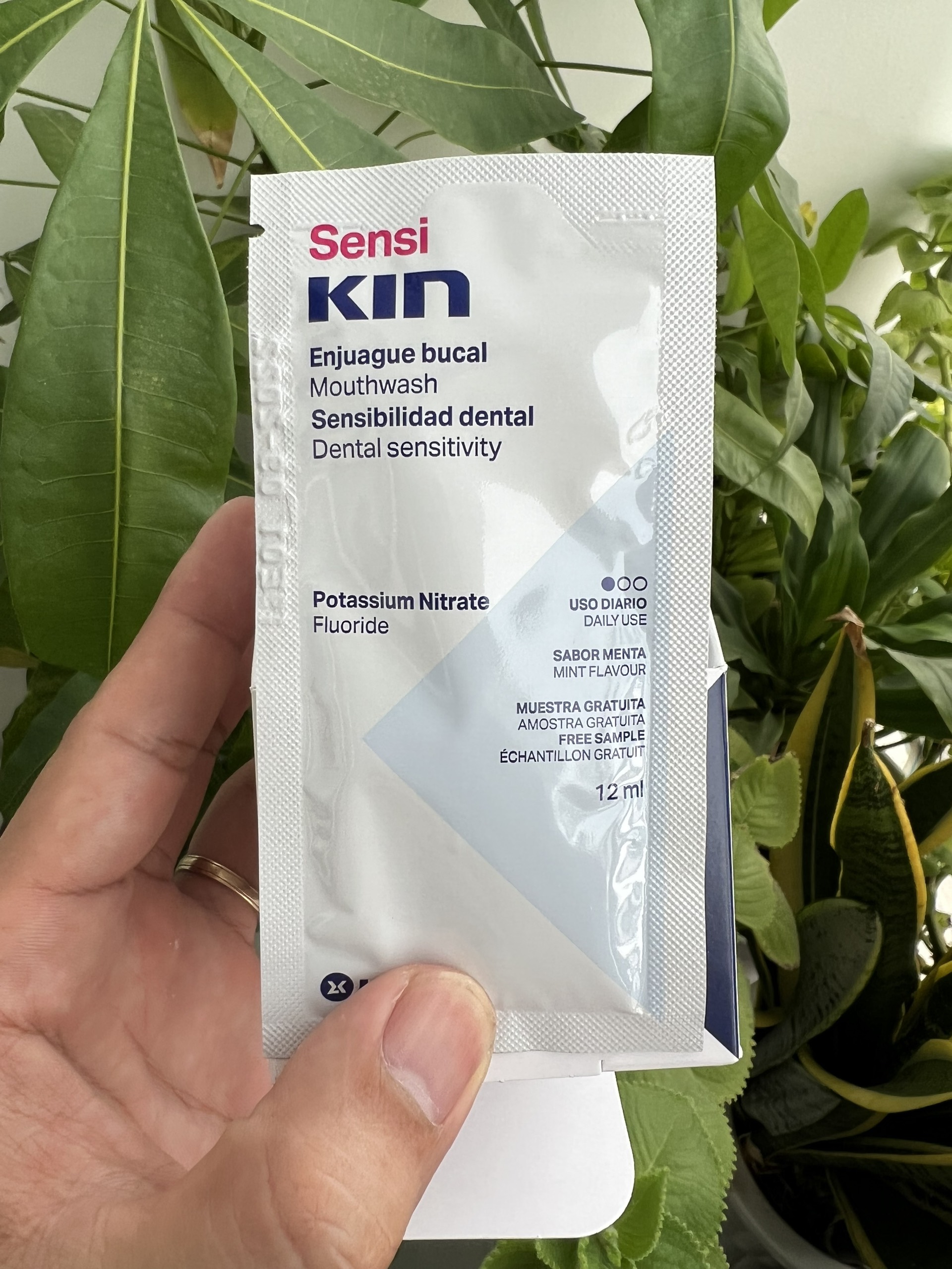 [MINI SIZE] Nước súc miệng ngăn ngừa ê buốt Sensi Kin 12ml
