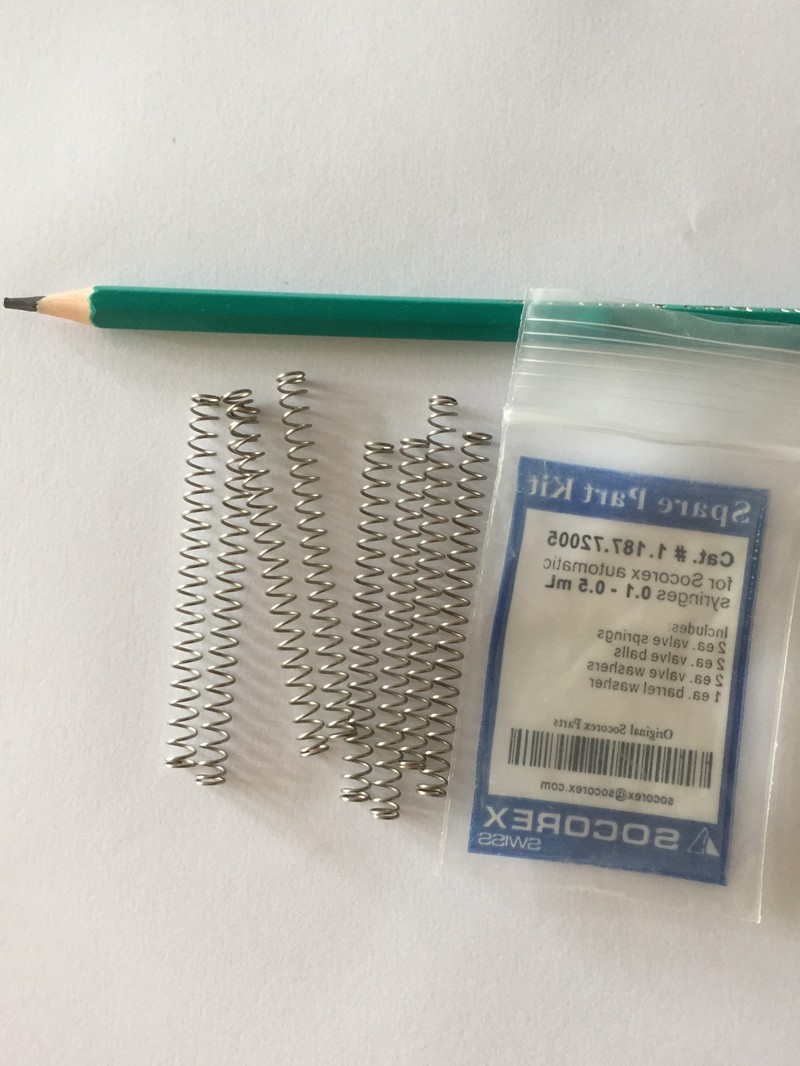 1 chiếc lò xo thân Socorex