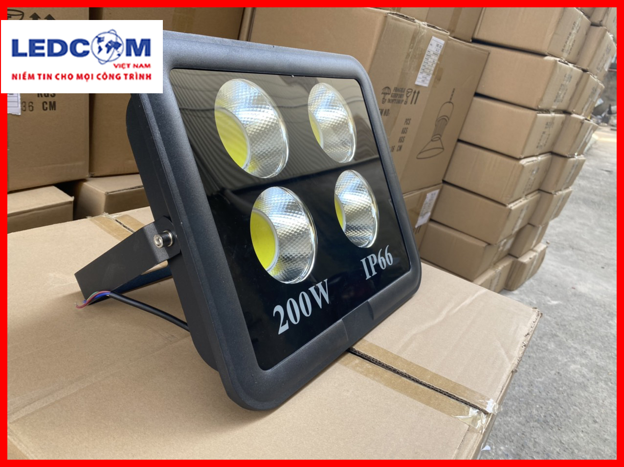 Đèn pha cốc 200w siêu sáng chiếu ngoài trời