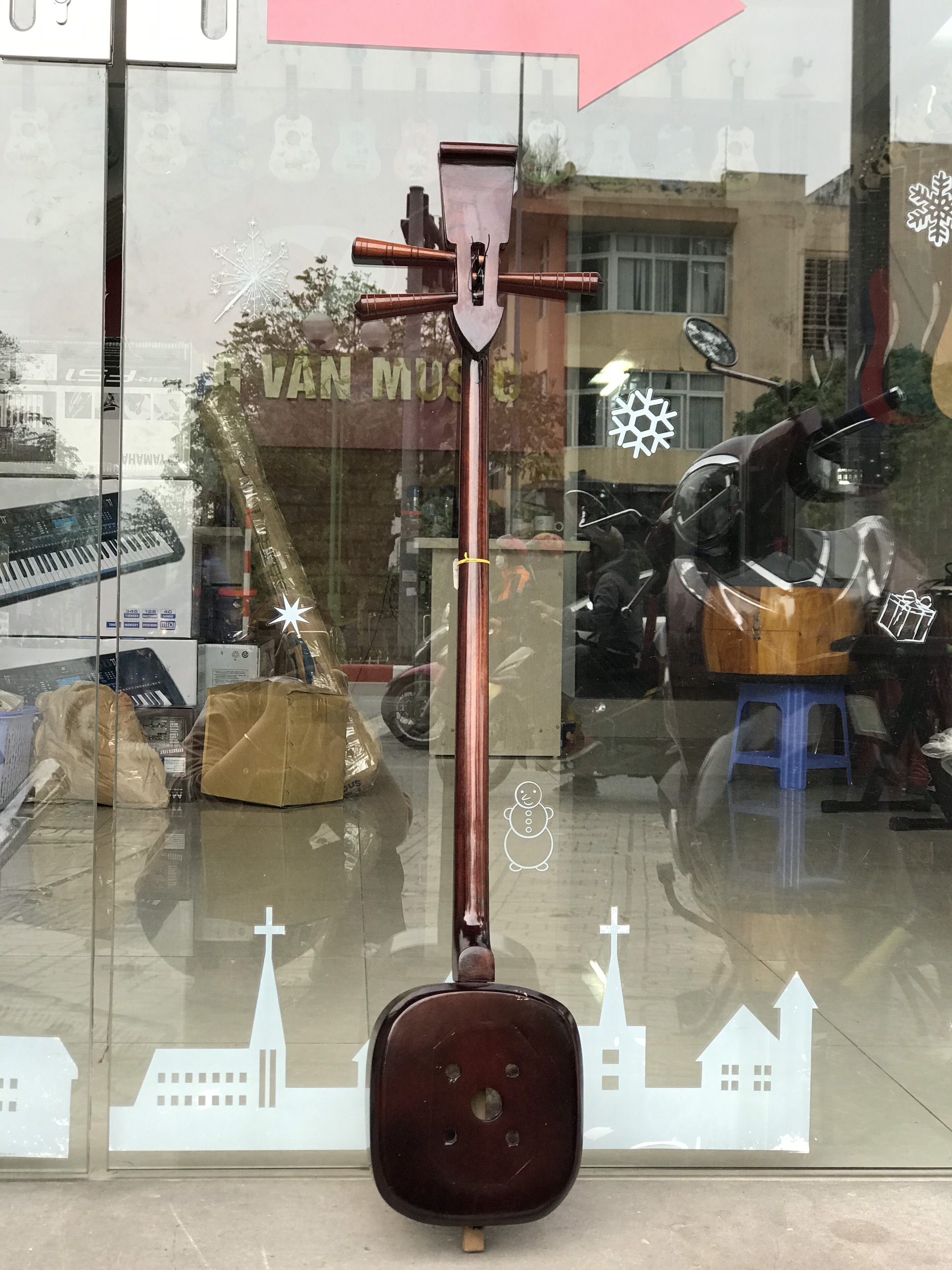 Bán đàn tam Phong Vân