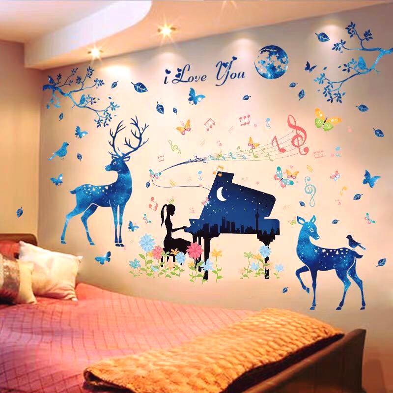 DECAL DÁN TƯỜNG CÔ GÁI ĐÁNH ĐÀN VÀ HƯƠU XANH