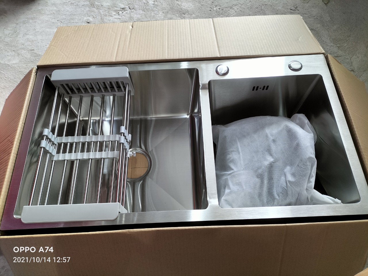 Chậu rửa chén bát inox 304 - kt 8245 2 hộc lệch
