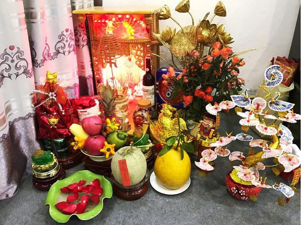 Bát Thả Hoa Ban Thần Tài