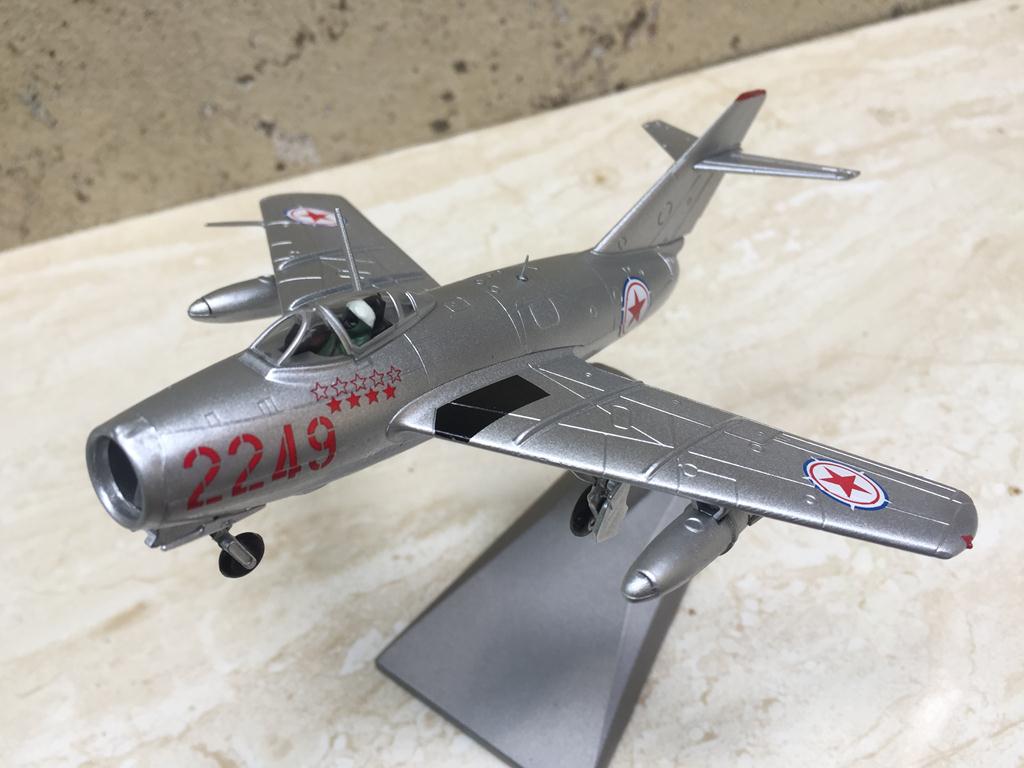 [HCM]Mô hình máy bay Tiêm kích MIG 15 - 1:72