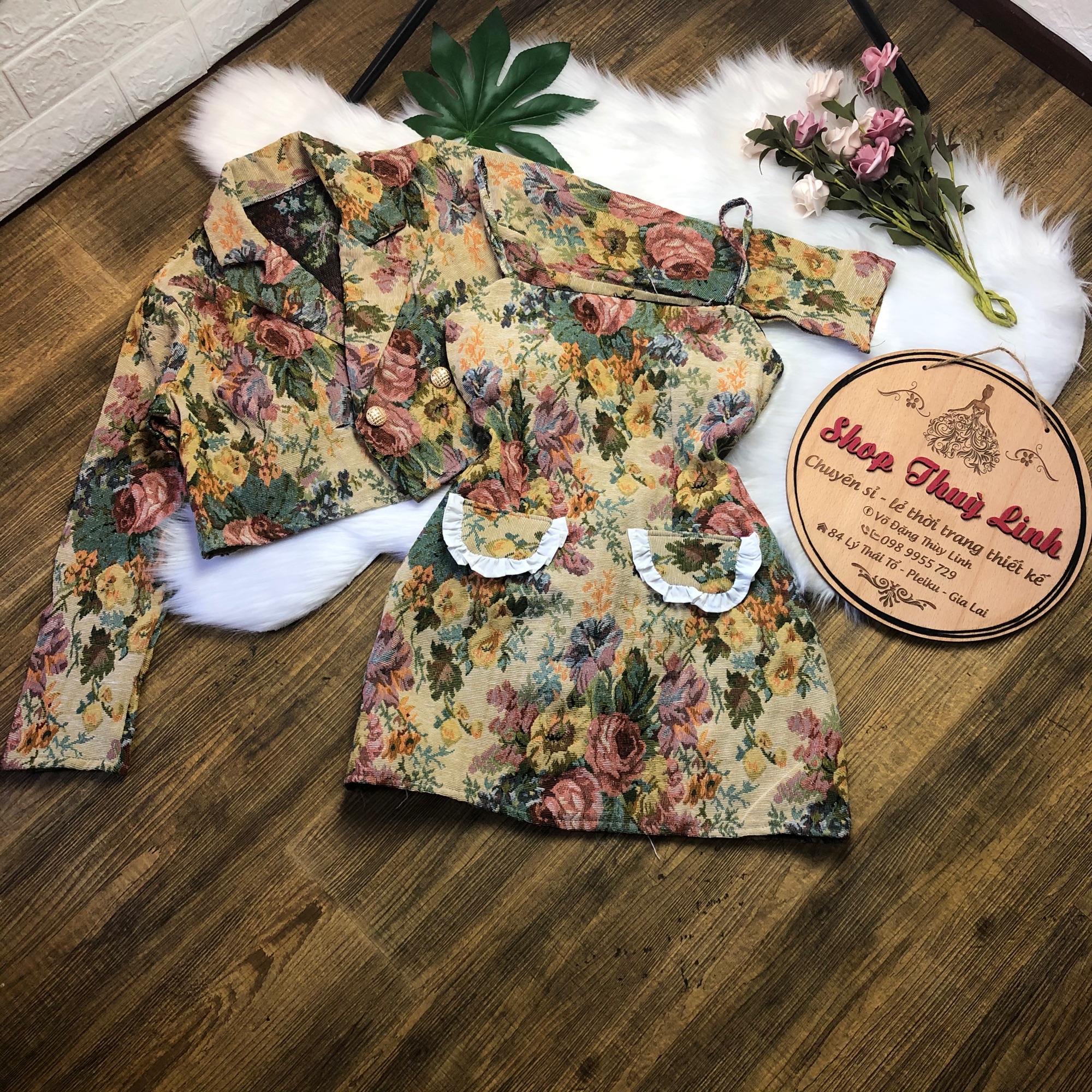 Set đầm 2 dây gấm hoa kèm áo khoác