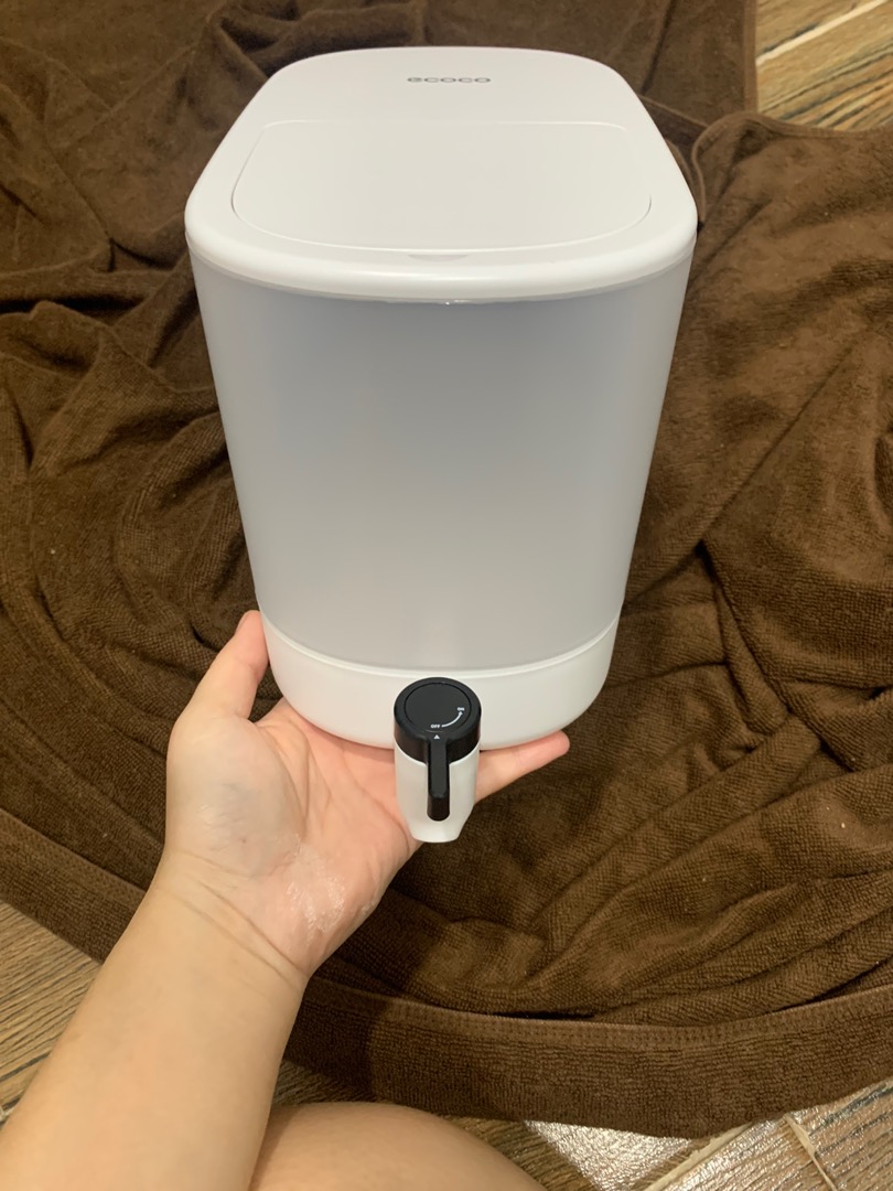 Bình nước tủ lạnh ECOCO 4L có vòi chịu nhiệt độ cao