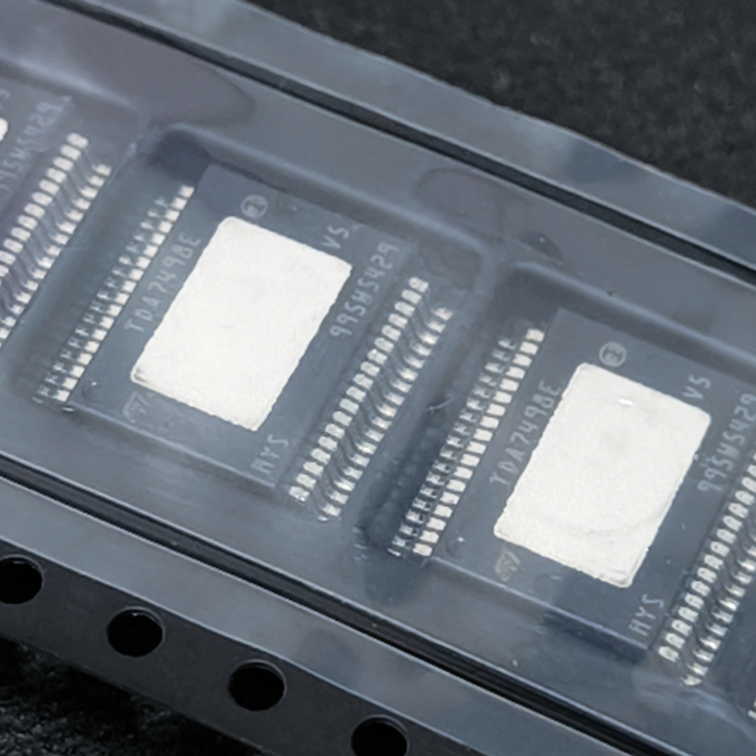 TDA7498 TDA7498ETR TDA7498E IC khuếch đại Class D SSOP-36
