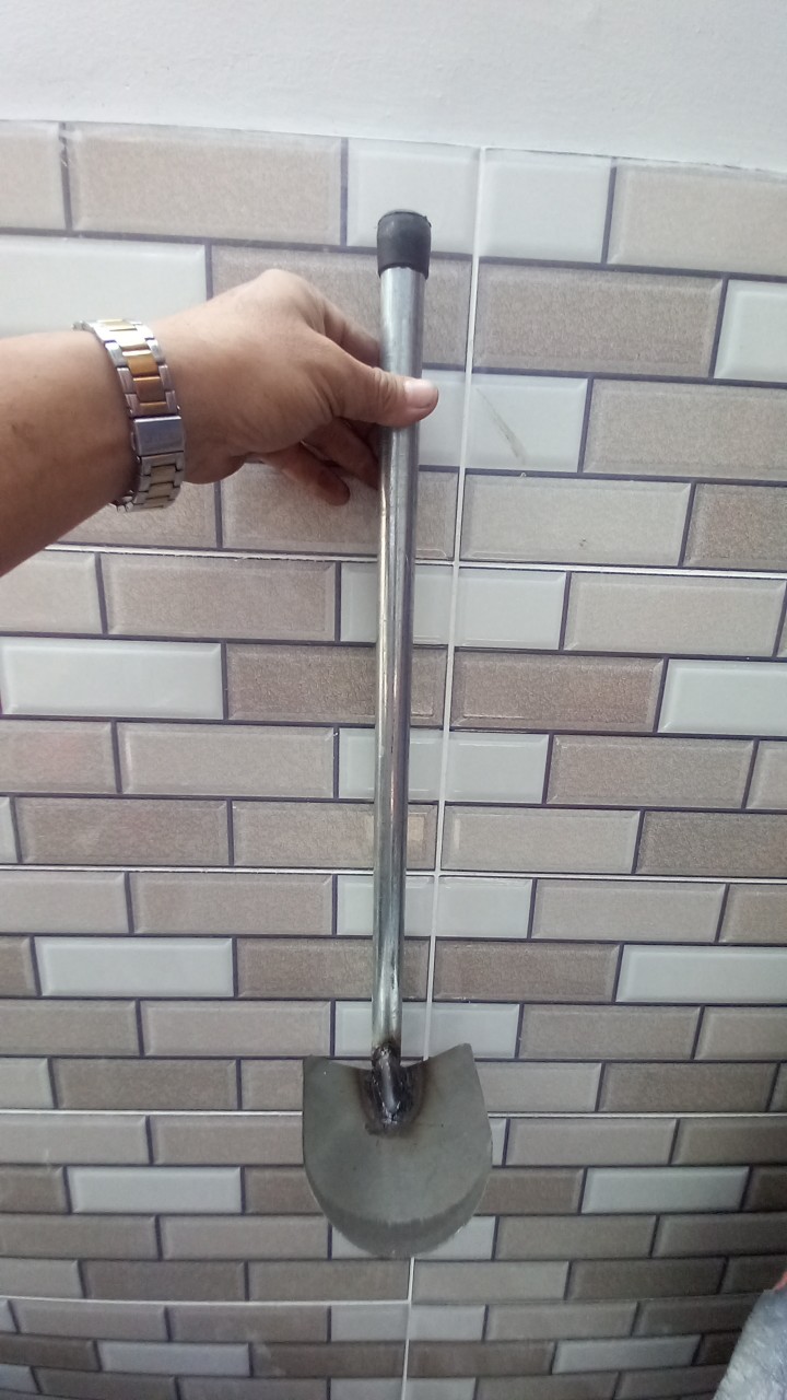 Cuốc đất mini lưỡi bầu dài 50 cm